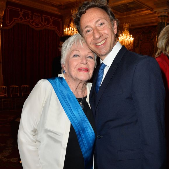 “J'aurais adoré être à ses côtés”, assure le grand copain de Line Renaud auprès de "Télé-Loisirs"

Exclusif - Line Renaud et Stéphane Bern lors de l'élévation de L. Renaud au rang de grand-croix de l'ordre national du Mérite, au Palais de l'Elysée à Paris, le 23 mars 2017.
© Guirec Coadic/Bestimage