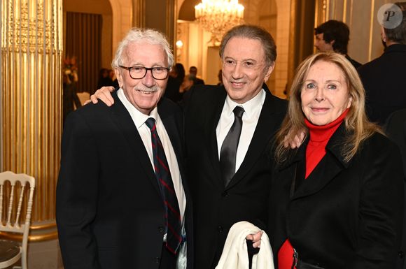 Exclusif - Michel Drucker, Jacques vendroux et Françoise Boulain. M.Drucker reçoit la médaille de Commandeur de la Légion d’honneur par le président de la République Française Emmanuel Macron au palais de l'Elysée à Paris, le 13 février 2025. 
© Guillaume Gaffiot / Bestimage