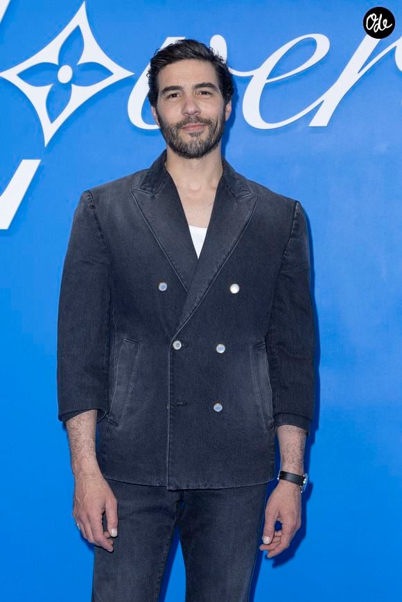 Malgré cette expérience difficile, Tahar Rahim estime qu'une transformation physique reste parfois indispensable lorsqu'elle est nécessaire au personnage.

Tahar Rahim au photocall du défilé Homme Louis Vuitton Printemps/Été 2025 dans le cadre de la Fashion Week de Paris, France, le 18 juin 2024.

© Olivier Borde/Bestimage