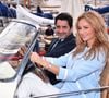 Selon lui, Adriana ne passe que "huit à dix jours par mois" auprès de l’enfant, ce qu’il juge insuffisant. 

Adriana Karembeu et son mari André (Aram)  Ohanian sont au Yacht Club de Monaco dans le cadre de la 12 ème Monaco Classic Week à Monaco le 10 septembre 2015. JUNIOR / BESTIMAGE