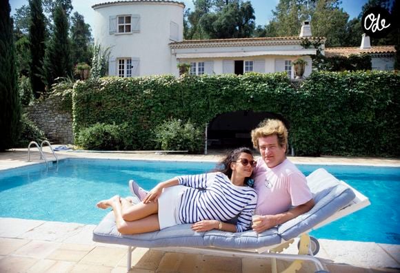 Archives -  En France, à Saint-Tropez, Eddy Mitchell et sa femme Muriel, posant  dans leur villa ' Le clos des moines" le 3 septembre 1983. Jean Lenoir via Bestimage