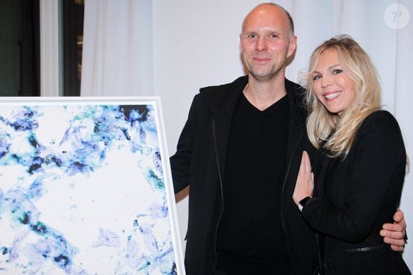 Laurence Auzière et son compagnon Matthieu Gasser lors de la soirée de vernissage de l'exposition du duo d'artistes Laurence Graffensttaden (Matthieu Gasser et Laurence Auzière) (Edition Florentin) à la boutique Steinway & Sons à Paris le 25 novembre 2024. © Philippe Baldini / Bestimage