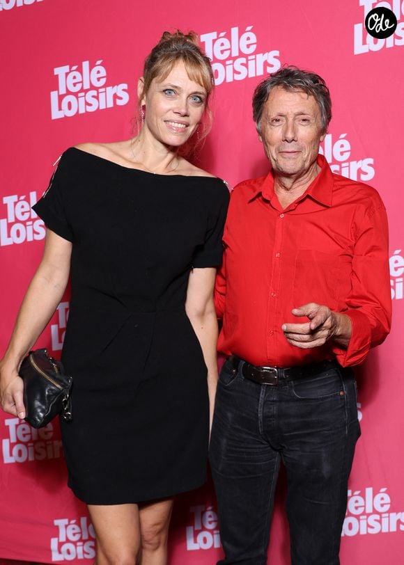 L’animateur de J’irai dormir chez vous était accompagné de sa compagne, Magali Bénèt.

Antoine de Maximy et sa compagne Magalie Benet - Photocall des "Télé Loisirs Awards" au Casino de Paris le 29 Septembre 2026. © Denis Guignebourg/Bestimage