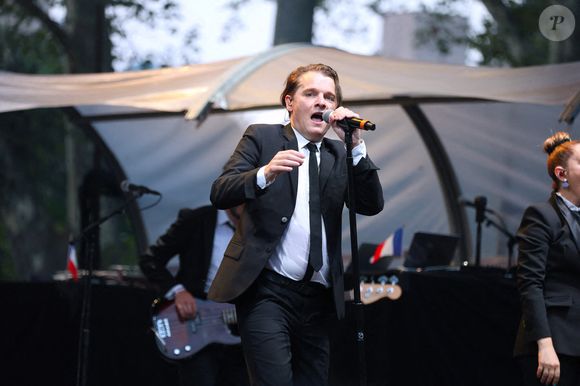 Les chanteurs Adèle Castillon, Passi et Benabar se produisent pour célébrer Bastille Day avec le Consulat français de New York à Central Park, NY le 13 juillet 2023. Photo par Charles Guerin/ABACAPRESS.COM