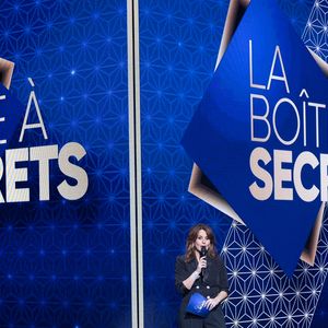 Exclusif - Faustine Bollaert lors de l'enregistrement de l'émission "La Boîte à secrets", présentée par F.Bollaert et diffusée le 2 janvier 2026 sur France 3, dans les studios du Lendit à Saint-Denis, France, le 1er décembre 2025. © Cyril Moreau/Bestimage