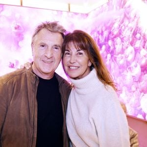 François Cluzet et sa femme  Narjiss Slaoui-Falcoz à l'inauguration du Flagship Eluxtravel, un nouveau salon de voyage design et lumineux à Paris le 14 novembre 2024.

© Rachid Bellak / Bestimage