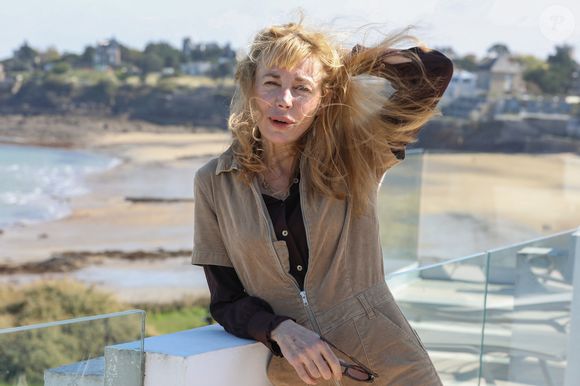Le 3 octobre 2024, Dinard, Bretagne, France : JULIE DEPARDIEU pose lors du photocall Emeria pendant le Festival du Film Britannique et Irlandais de Dinard 2024 à Dinard, France. Photo par Mickael Chavet/ZUMA Press Wire/Bestimage