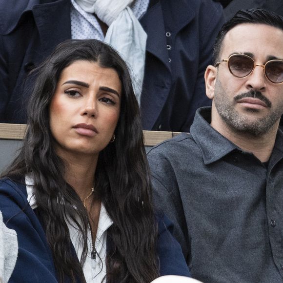 Adil Rami et sa compagne en tribunes lors des Internationaux de France de Tennis de Roland Garros, à Paris, France. © Cyril Moreau/Bestimage