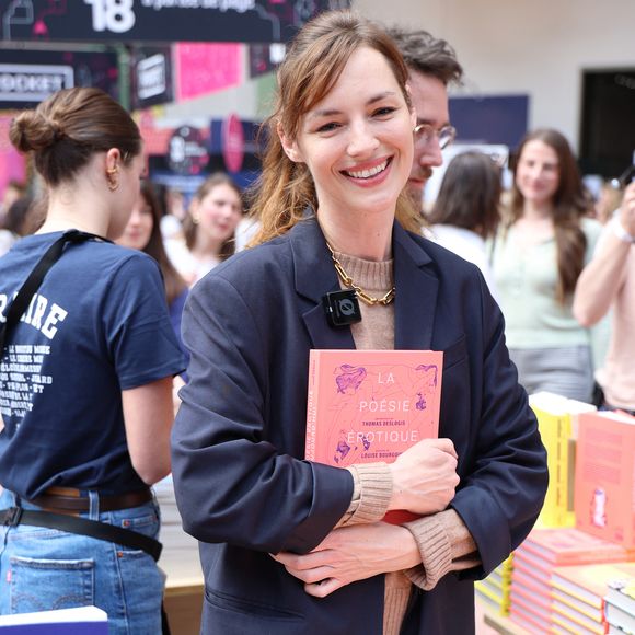 Louise Bourgoin lors du 5ème festival du Livre de Paris au Grand Palais à Paris, France, le 18 avril 2026. Les 17, 18 et 19 avril 2026, le Festival du livre de Paris célébrera les livres et la lecture, sous toutes ses formes, pour tous les publics. © Denis Guignebourg/BestImage