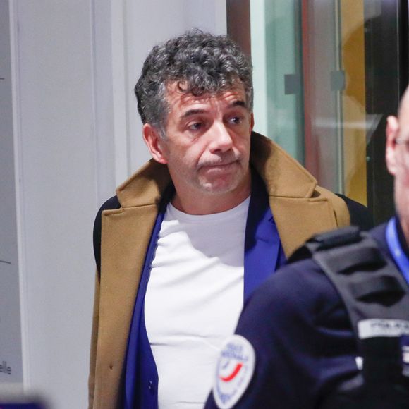 Procès de Stéphane Plaza : L'animateur sort du tribunal correctionnel de Paris après le réquisitoire : Une peine de 18 mois de prison avec sursis et 10 000 euros d’amende a été requise à son encontre le 9 janvier 2024. Le jugement sera rendu le 18 février. 

© Christophe Clovis / Bestimage