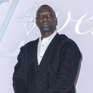 et a ri avec le journaliste de ses écarts qui sont maintenant du passé

Omar Sy - Photocall pour le défilé Louis Vuitton prêt à porter hommes Automne / hiver  2025 - 2026 lors de la fashion week à Paris le 21 2025. © Olivier Borde /Bestimage