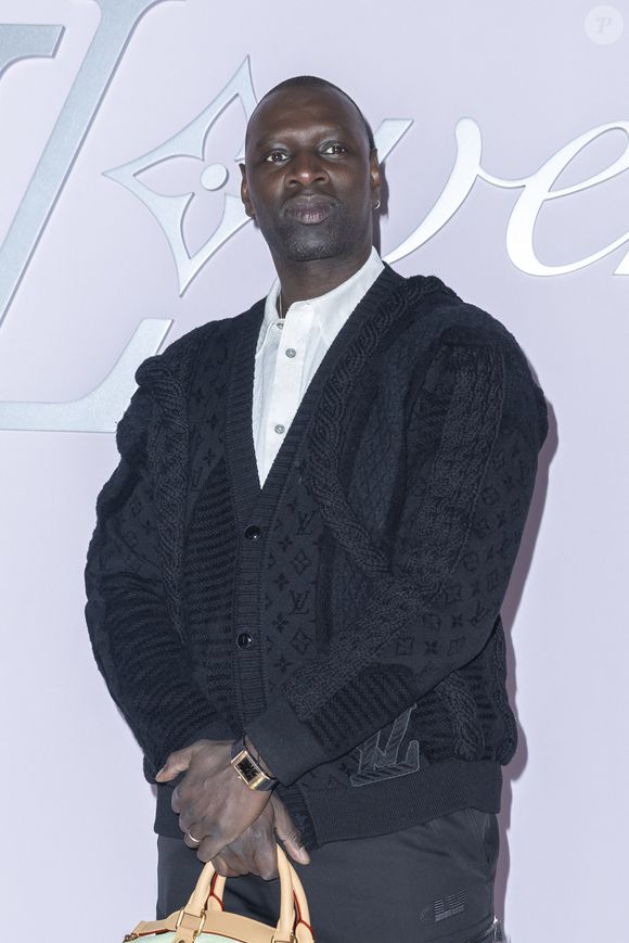 et a ri avec le journaliste de ses écarts qui sont maintenant du passé

Omar Sy - Photocall pour le défilé Louis Vuitton prêt à porter hommes Automne / hiver  2025 - 2026 lors de la fashion week à Paris le 21 2025. © Olivier Borde /Bestimage
