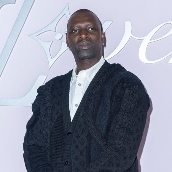 et a ri avec le journaliste de ses écarts qui sont maintenant du passé

Omar Sy - Photocall pour le défilé Louis Vuitton prêt à porter hommes Automne / hiver  2025 - 2026 lors de la fashion week à Paris le 21 2025. © Olivier Borde /Bestimage