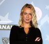 Dans ce rôle, elle pointe avec humour les inégalités hommes-femmes et les absurdités de notre société. Un rôle "intelligent et premier degré" qui confirme sa polyvalence.

Zoé Marchal - Tapis rouge lors du 29ème Festival International du Film de Comédie de l'Alpe d'Huez le 22 Janvier 2026. 

© Dominique Jacovides/Bestimage