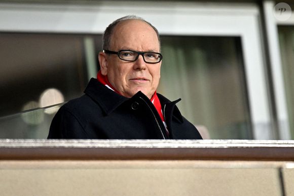 Le Prince Albert II de Monaco a assisté à la rencontre de football de Ligue 1 opposant son équipe, l'AS Monaco, qui a perdu la rencontre par 2 buts à 1 face à Lyon au stade Louis II à Monaco, le 3 janvier 2026. © Bruno Bebert/Bestimage