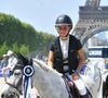 L’adolescente s’est levée très tôt pour profiter le plus longtemps possible de cette région au bord de la Méditerranée, très prisée des cavaliers et des cavalières.

Giulia Sarkozy sur Valentine du Delta à la remise du Prix Decathlon  lors de la 12ème édition Longines Paris Eiffel Jumping au pied de la Tour Eiffel sur le Champ-de-Mars à Paris, France le 20 juin 2026 © Perusseau / Veeren / Bestimage