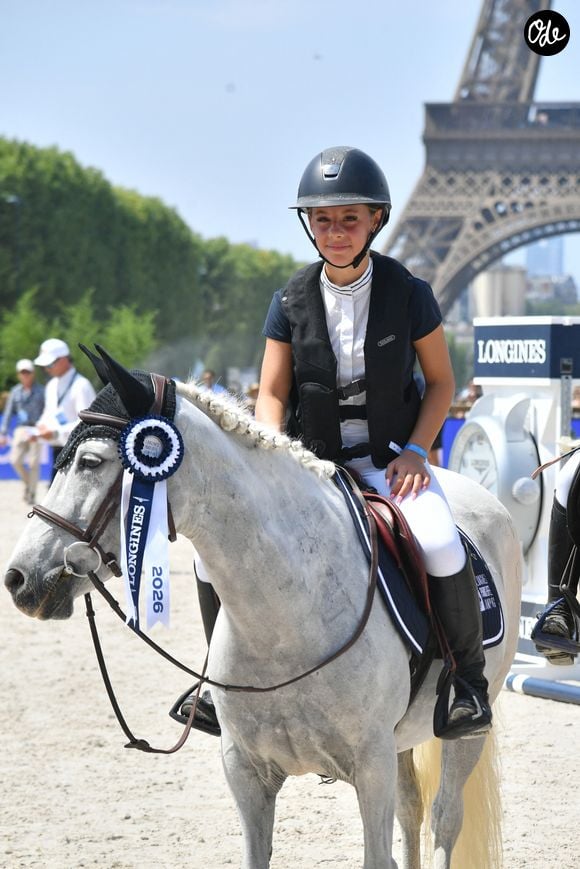 L’adolescente s’est levée très tôt pour profiter le plus longtemps possible de cette région au bord de la Méditerranée, très prisée des cavaliers et des cavalières.

Giulia Sarkozy sur Valentine du Delta à la remise du Prix Decathlon  lors de la 12ème édition Longines Paris Eiffel Jumping au pied de la Tour Eiffel sur le Champ-de-Mars à Paris, France le 20 juin 2026 © Perusseau / Veeren / Bestimage