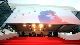 Un couple star d'Hollywood joue la discrétion sur les marches de Cannes, ils ont été moins discrets en sortant de leur hôtel !