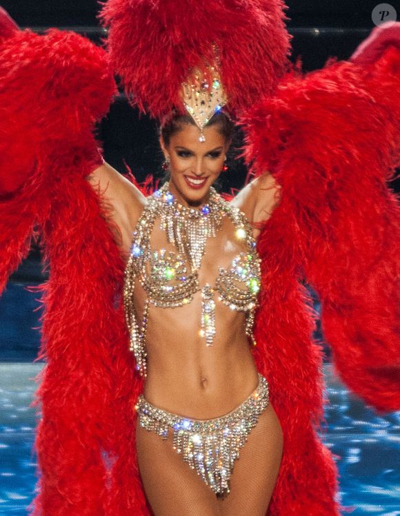 Et Iris Mittenaere a partagé ses précieux conseils

Iris Mittenaere (Miss France 2016) dans un costume ultra sexy de danseuse du Moulin Rouge lors de l'élection de Miss Univers 2017 à la salle omnisports Mall of Asia Arena à Pasay, Chili, le 26 janvier 2017. ©PacificPressAgency / Bestimage