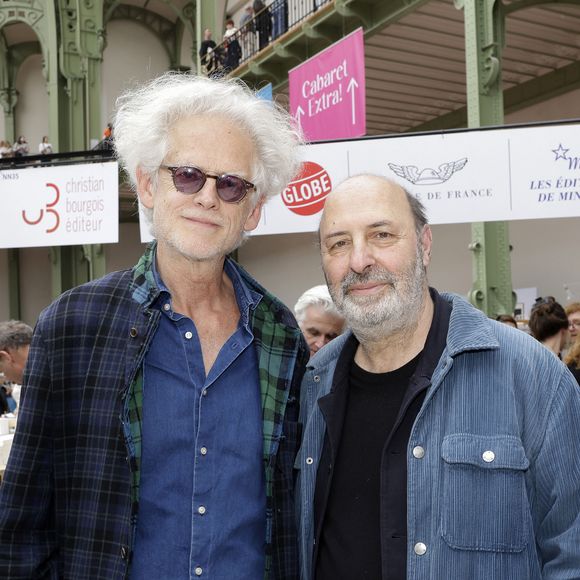Il collabore beaucoup avec Cédric Klapisch

Cedric Klapisch et Santiago H Amigorena - Festival du Livre de Paris 2025 au Grand Palais à Paris le 12 avril 2025. © Cédric Perrin / Bestimage