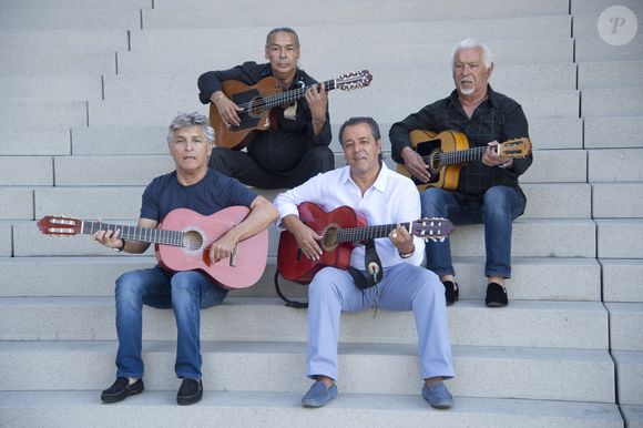 Chico accuse le réalisateur d'avoir truqué l'histoire du groupe de musique gitane.

Les GIPSY KINGS posent avec leurs guitares pour une séance photo au Duesseldorfer Medienhafen. De gauche à droite : Patchai REYES, Canut REYES, Chico BOUCHIKHI et Paul REYES, à l'occasion de leur tournée de concerts dans six villes allemandes, qu'ils jouent 30 ans après leur fondation, le 3 août 2018. 

Photo par Malte Ossowski/Sven Simon/DPA/ABACAPRESS.COM,
