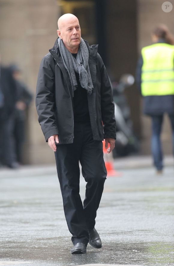 Bruce Willis - Tournage de 'Red 2' a Paris le 10 octobre 2012. BORDENAVE-MOREAU / BESTIMAGE