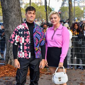 Louane Emera et son compagnon Florian Rossi arrivent au défilé de mode Miu Miu lors de la Fashion Week printemps/été 2022 à Paris, France, le 5 octobre 2021. © Veeren Ramsamy-Christophe Clovis/Bestimage