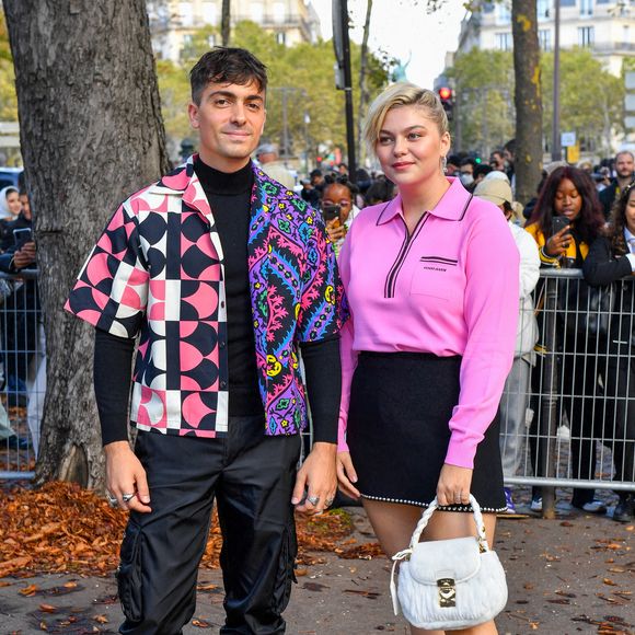 Louane Emera et son compagnon Florian Rossi arrivent au défilé de mode Miu Miu lors de la Fashion Week printemps/été 2022 à Paris, France, le 5 octobre 2021. © Veeren Ramsamy-Christophe Clovis/Bestimage