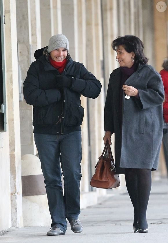 Anne Sinclair et son fils Élie Lévaï à la sortie du restaurant "Ma Bourgogne", place des Vosges à Paris, le mercredi 16 novembre 2011. Bestimage.