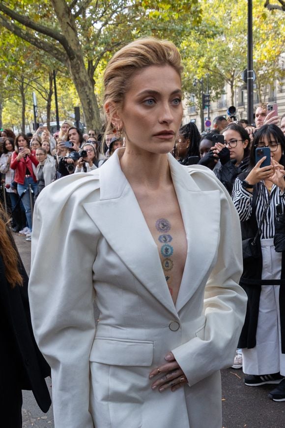 Et accompagné d'une vidéo

PFW - Paris Jackson est arrivée au défilé Nina Ricci lors du défilé Vêtement Femme Printemps-Été 2025 dans le cadre de la semaine de la mode à Paris le 27 septembre 2024 à Paris, France. Photo by Nasser Berzane/ABACAPRESS.COM