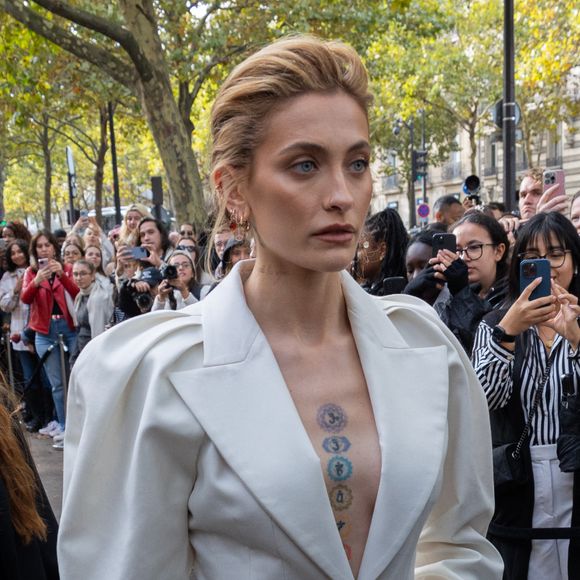 Et accompagné d'une vidéo

PFW - Paris Jackson est arrivée au défilé Nina Ricci lors du défilé Vêtement Femme Printemps-Été 2025 dans le cadre de la semaine de la mode à Paris le 27 septembre 2024 à Paris, France. Photo by Nasser Berzane/ABACAPRESS.COM