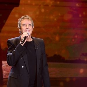 Exclusif - Julien Clerc lors de l'enregistrement de l'émission "Famille je vous aime" présentée par M.Drucker et qui sera diffusée le 29 décembre sur France 3, au studio Rive gauche, à Paris, France, le 2 décembre 2025. © Gaffiot-Perusseau/Bestimage