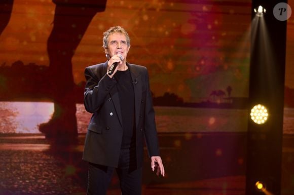 Exclusif - Julien Clerc lors de l'enregistrement de l'émission "Famille je vous aime" présentée par M.Drucker et qui sera diffusée le 29 décembre sur France 3, au studio Rive gauche, à Paris, France, le 2 décembre 2025. © Gaffiot-Perusseau/Bestimage