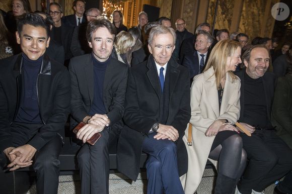 “Kaaris a mis la lumière sur Sevran, moi, je veux mettre la lumière sur Créteil”, déclare le "beau-fils" de Bernard Arnault

Eddie Peng, Antoine Arnault, Bernard Arnault et Delphine Arnault et Xavier Niel au défilé Hommes Automne-Hiver Berluti 2019/2020 à Paris le 18 janvier 2019. OLIVIER BORDE / BESTIMAGE