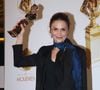 On apprend, par ailleurs, qu'elle n'a jamais partagé le même appartement qu'Arié Elmaleh. Une "compagne non-cohabitante", souligne "Libération".
Barbara Schulz (Molière de la Comédienne dans un spectacle de Théâtre privé pour "Comme il vous plaira", de Shakespeare) - 33ème Nuit des Molières aux Folies Bergère à Paris le 30 mai 2022. Bertrand Rindoff / Bestimage