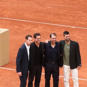 Rafael Nadal avec Roger Federer, Novak Djokovic et Andy Murray - Hommage à Rafael Nadal et à ses 14 victoires sur la terre battue de Roland Garros lors des Internationaux de France de Tennis de Roland Garros 2025 - Jour 01 à Paris le 25 Mai 2025. 

© Bertrand Rindoff / Bestimage