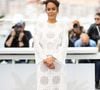 Rayonnante, elle portait une robe ajourée de couleur crème ainsi qu'un makeup doux et naturel.
Amel Bent au photocall du film "Ma Frère" lors du 78ème Festival International du Film de Cannes, au Palais des Festivals à Cannes, France, le 22 mai 2025. © Jacovides-Moreau/Bestimage
