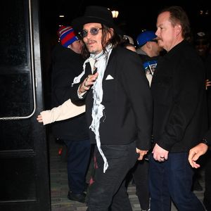 New York, NY - Johnny Depp salue les fans à son arrivée au City Winery, après une apparition inattendue au "People Have the Power : A Celebration of Patti Smith" au Carnegie Hall.
Backgrid USA / Bestimage