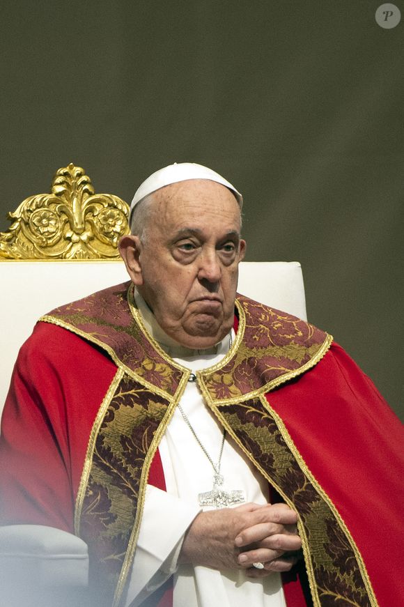 Le Pape François préside la Sainte Messe en mémoire des cardinaux et évêques décédés au cours de l'année, à la Basilique Saint-Pierre, au Vatican, le 04 novembre 2024. Photo by Alessia Giuliani/Catholic Press Photo/IPA/ABACAPRESS.COM