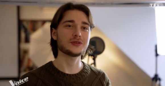 "Je suis trop trop content d'être avec toi ça me fait trop plaisir", a finalement confié le jeune homme, ravi de rejoindre l'aventure "The Voice".

The Voice, TF1, 1er mars 2025