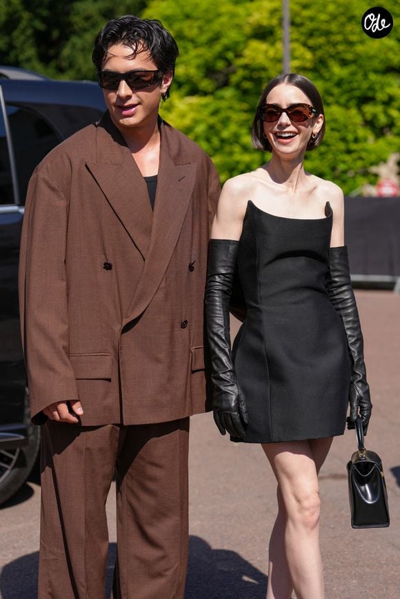 Hudson Williams and Lily Collins au défilé Balenciaga Haute Couture Automne/printemps 2026/2027 à la Paris Fashion Week le 8 juillet 2026 à Paris, France. (Credit © Lucia Sabatelli) | 00762821