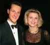 Si l'état de santé du septuple champion du monde de Formule 1 reste incertain, sa femme Corinna Schumacher et ses enfants tentent de le rendre fier à leur façon... 

Michael Schumacher et Corinna Betsch à München, Allemagne, le 10 décembre 1993. Photo par Picture-Alliance/Dpa/Abaca