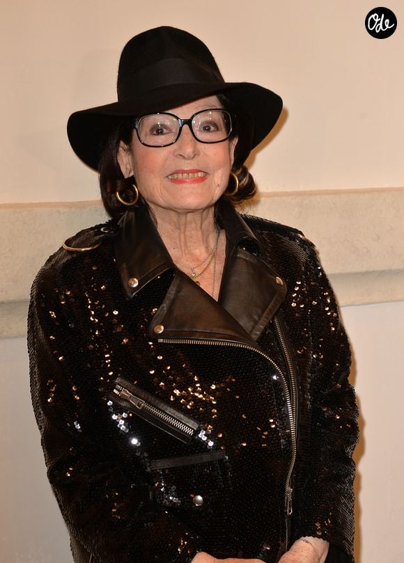 "Entre le cœur et la raison, il faut parfois savoir choisir… À bientôt 92 ans, je dois être raisonnable et écouter mon médecin, qui aujourd’hui me déconseille de traverser l’océan."

Nana Mouskouri lors du photocall du dernier défilé de mode Haute-Couture printemps-été 2020 "Jean-Paul Gaultier" au théâtre du Châtelet à Paris, France, le 22 janvier 2020. © Veeren-Clovis/Bestimage