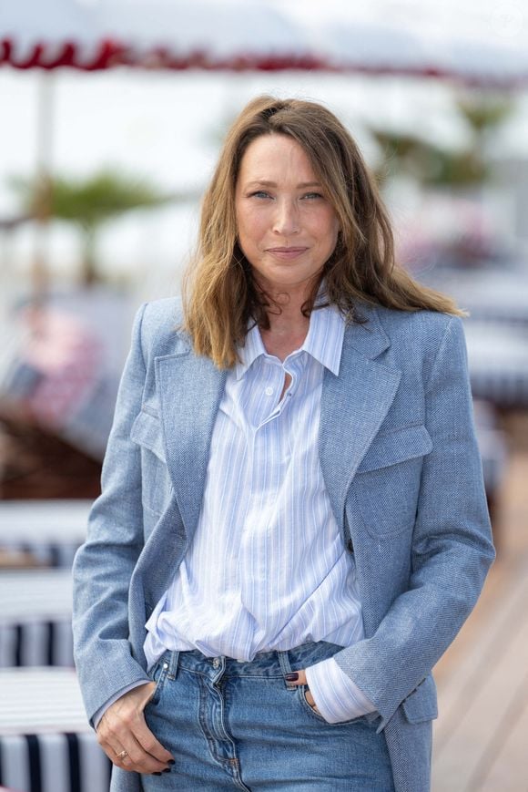 Laura Smet assiste au Photocall "Surface" lors du 8ème Festival International de Cannes à la Plage Du Majestic le 28 avril 2025 à Cannes, France. Photo par Shootpix/ABACAPRESS.COM