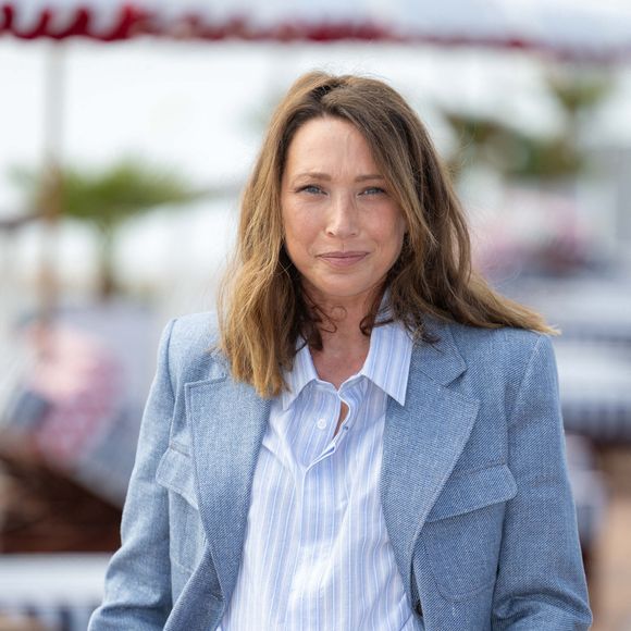 Laura Smet assiste au Photocall "Surface" lors du 8ème Festival International de Cannes à la Plage Du Majestic le 28 avril 2025 à Cannes, France. Photo par Shootpix/ABACAPRESS.COM