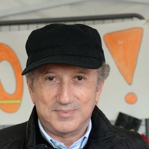 Exclusif - Michel Drucker (casquette) - Mylène Demongeot (présidente du comité d'honneur du refuge de l'Arche de Chateau-Gontier) a reçu en exclusivité Michel Drucker (casquette) et sa femme Dany Saval au refuge de l'Arche à Château-Gontier à l'occasion du deuxième week-end de la protection animale le 1er mai 2015.