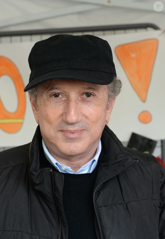 Exclusif - Michel Drucker (casquette) - Mylène Demongeot (présidente du comité d'honneur du refuge de l'Arche de Chateau-Gontier) a reçu en exclusivité Michel Drucker (casquette) et sa femme Dany Saval au refuge de l'Arche à Château-Gontier à l'occasion du deuxième week-end de la protection animale le 1er mai 2015.