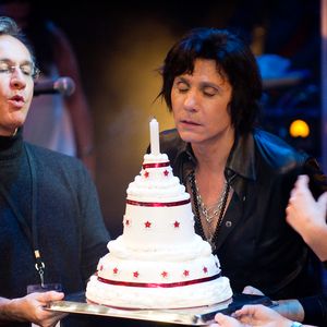 Exclusif - Laurent Petitguillaume, Jean-Luc Lahaye et ses filles Margaux et Gloria - Jean-Luc Lahaye en concert a l'occasion de son 61eme anniversaire, au Théâtre Dejazet a Paris, le 23 décembre 2013. © LIONEL URMAN  / BESTIMAGE