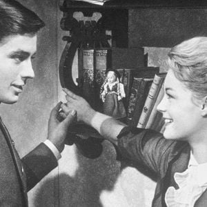 Le couple aménage ensemble et vit notamment dans une adresse prestigieuse au coeur de la capitale. 

Alain Delon et Romy Schneider lors du tournage du film "Christine". © AGENCE / BESTIMAGE