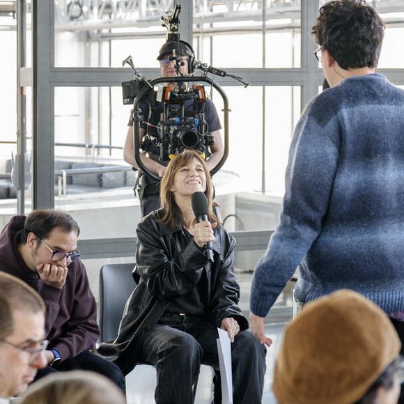 Charlotte Gainsbourg dans "Les rencontres du Papotin", dans l'émission diffusée le samedi 5 avril 2025 sur France 2. © Léo Kekemenis - France Télévisions